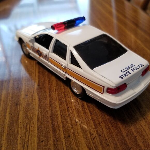 Illinois State Police Road Champs die cast police car 1:43 scale - Picture 2 of 12
